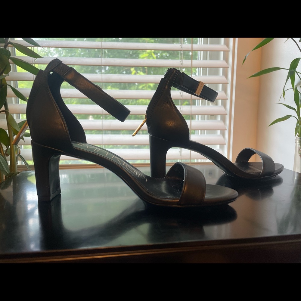 Never been worn size 6 Calvin Klein ankle strap sandals . - Picture 5 of 7